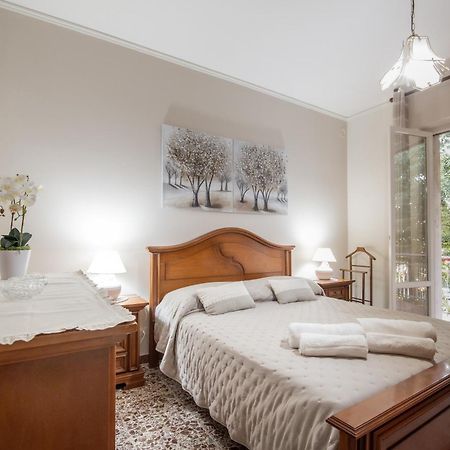 Domus Umberto - Guest House アレッツォ エクステリア 写真